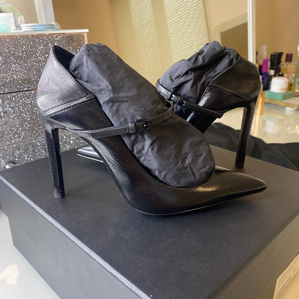 Saint Laurent Majorelle Leather heels